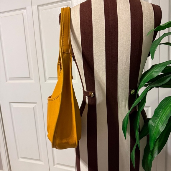 COACH Ergo Pocket Zip #9033 Mustard Yellow Leather Vintage 90s Hobo Shoulder Bag - Picture 4 of 16